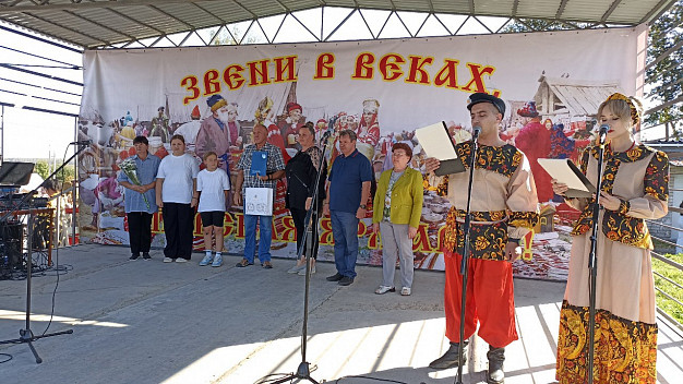 Широкая и яркая идет в Парском ярмарка 